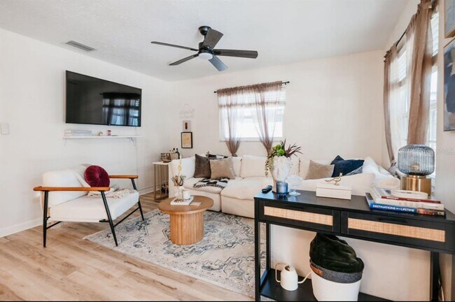 Foto del edificio - 3229 W Fielder St