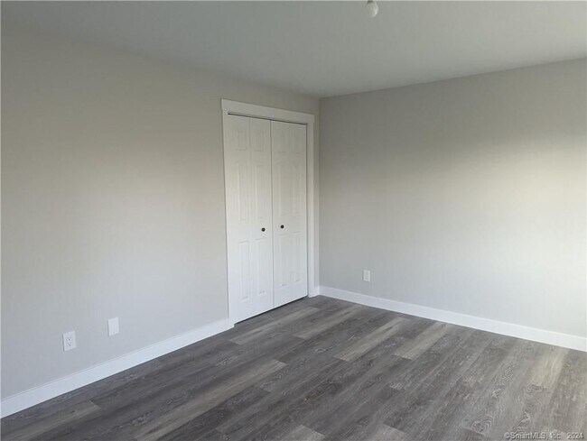 Foto del edificio - 10 Old Farms Ln