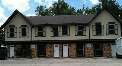 Building Photo - 1330 Shufford St