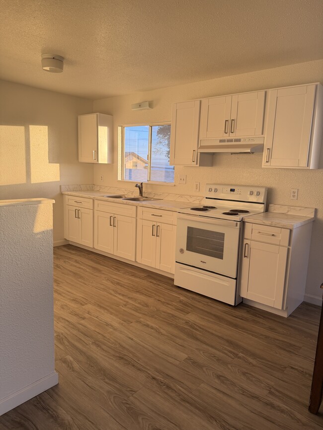 Building Photo - 87-119 Hakimo Rd