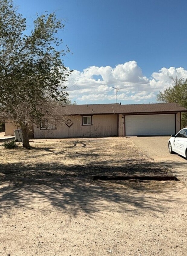 Foto principal - Delightful 3 Bed/2 Bath Single-Story Home ...