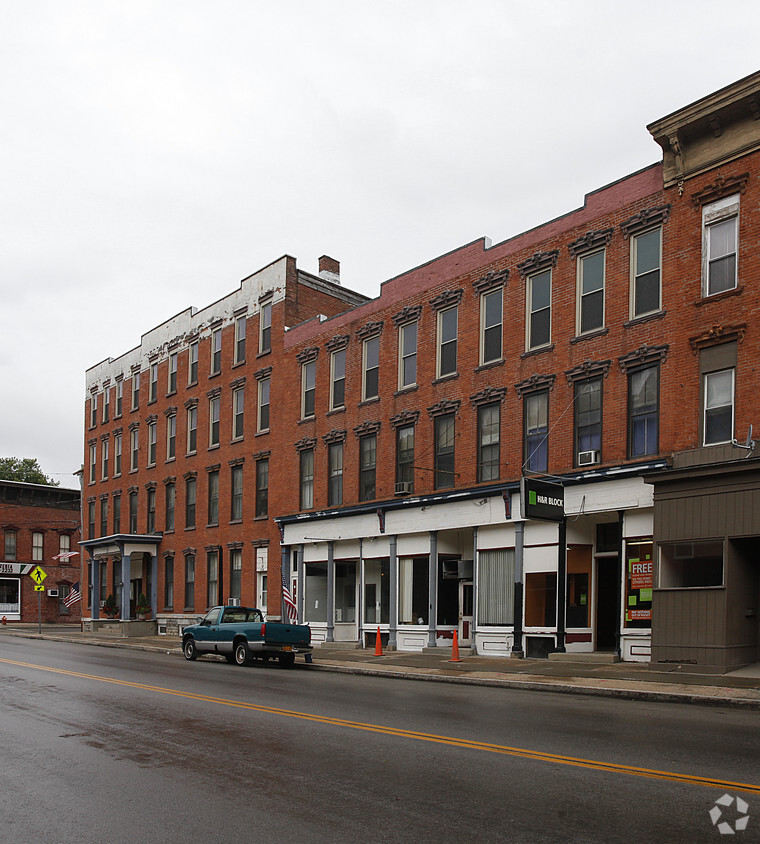 Building Photo - 48 Main St