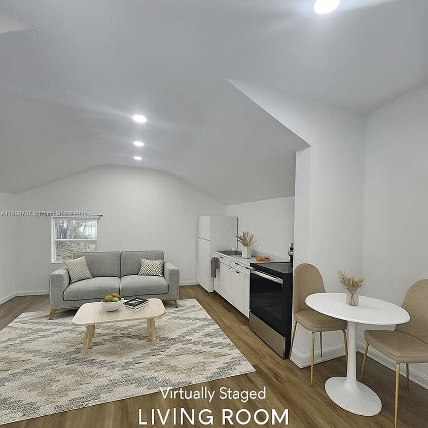 Primary Photo - 1008 N 18th Ct