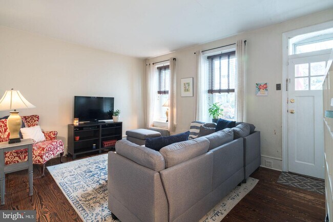 Building Photo - 355 Leverington Ave