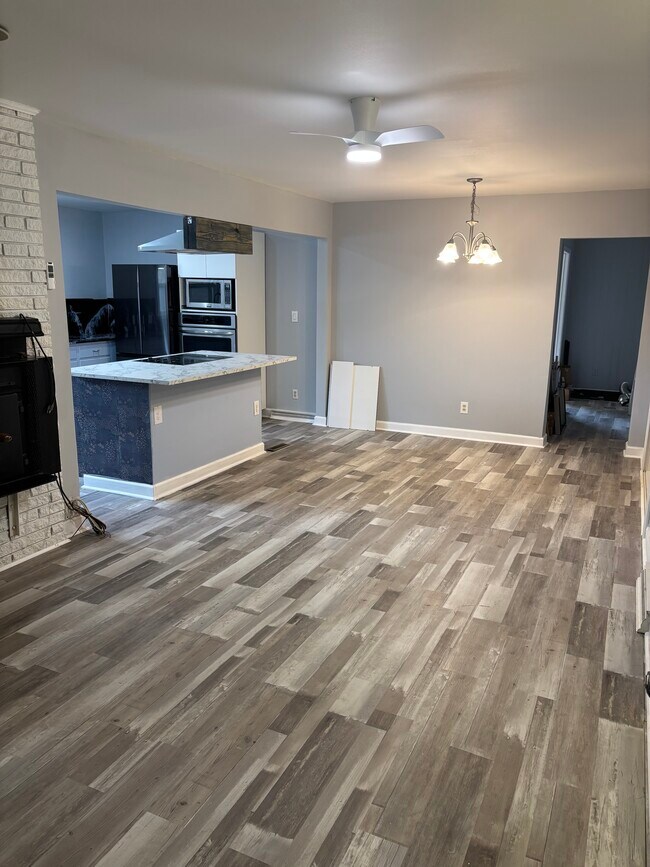 Sala de estar ver cocina - 6225 Branch Hill Cir