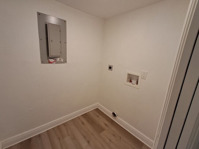 Foto del edificio - 2/2 Condo Off of McGreggor $500 OFF FIRST MONTH
