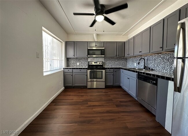 Building Photo - 2125 Elm Ave