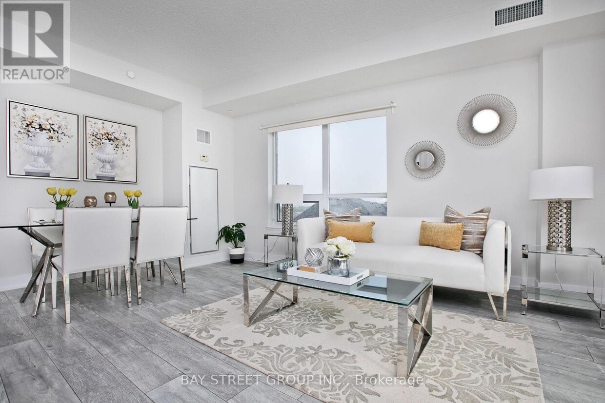 Photo principale - 540 Bur Oak Ave