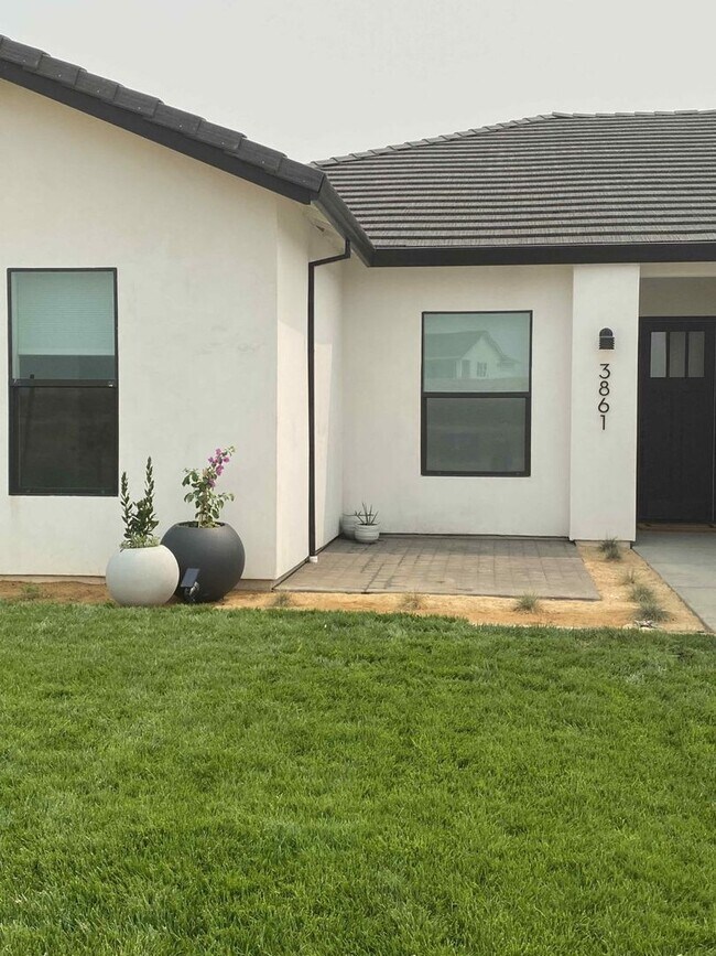 Foto del edificio - Custom 4 Bedroom + Office - Clover Creek Preserve