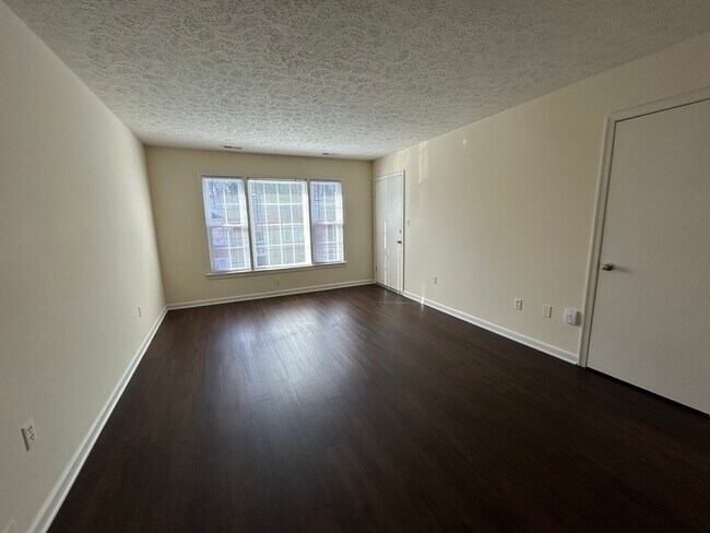 Foto del edificio - Princeton Circle West Apartments