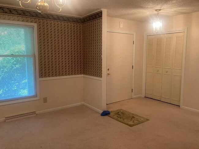 Foto del edificio - Beautiful Duplex Located in Serene, Wooded...