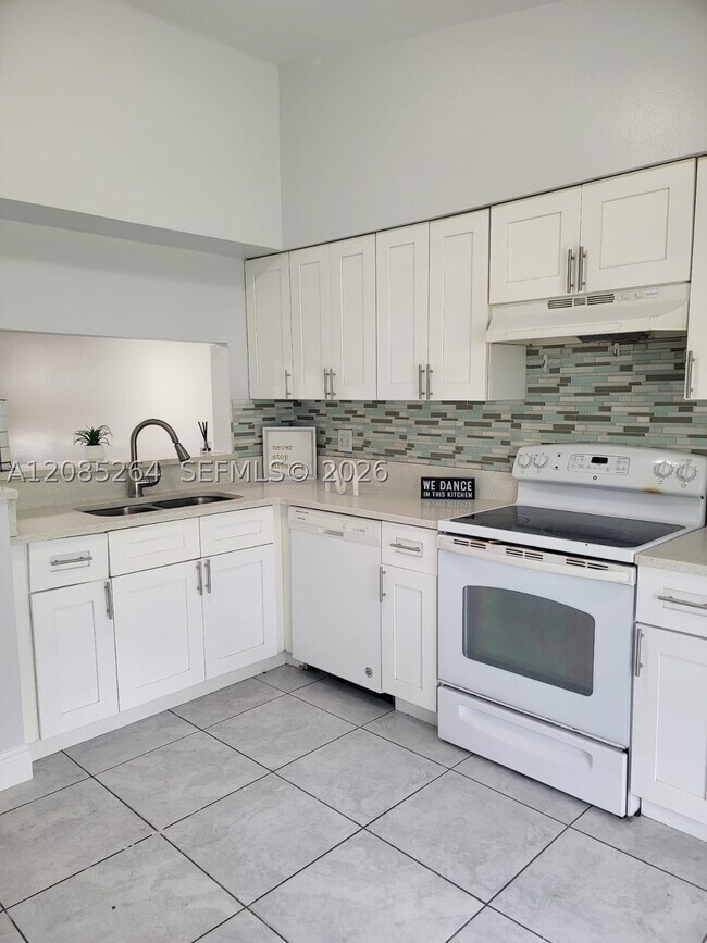 Foto del edificio - 3254 Chesswood Ave