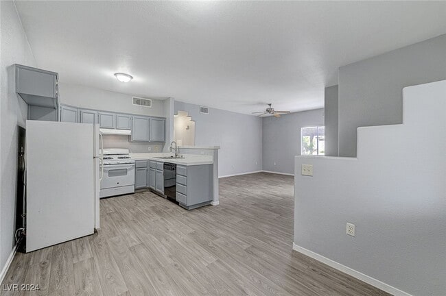 Building Photo - 2110 Los Feliz St