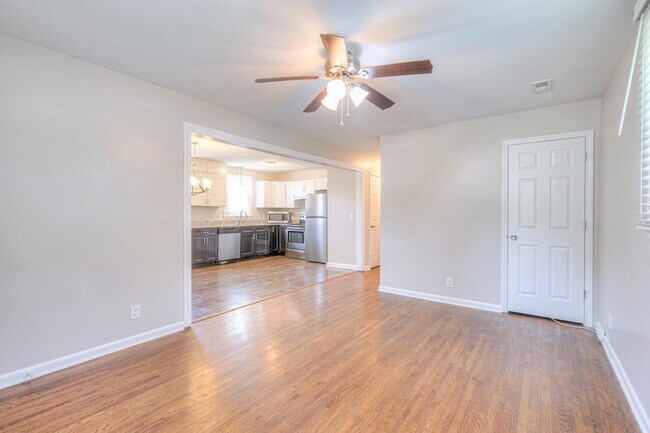 Foto del edificio - 3104 Greggwood Dr