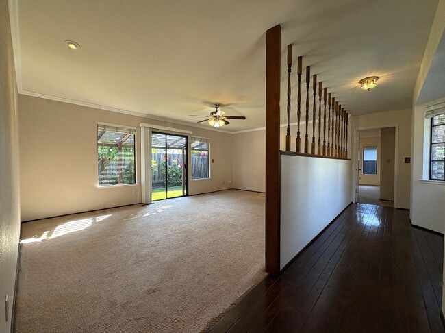 Building Photo - Spacious 3BD/2BA Redwood City Home | Two L...