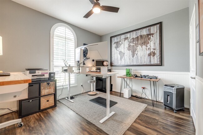 Building Photo - 9906 White Oak Ln