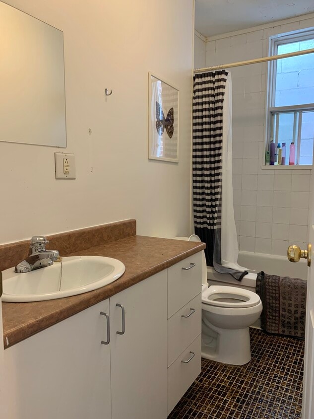 Bathroom - 3583 Rue De Verdun