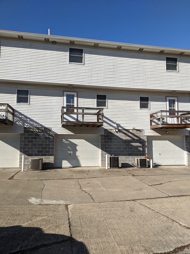 74 Evergreen Terrace Dr Unit 6, Steubenville, OH 43953 Apartments in