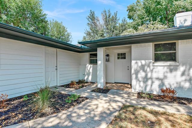 Building Photo - 114 W Kiowa Dr