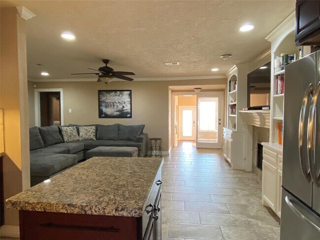 Foto del edificio - 24503 Sunny Glen Dr