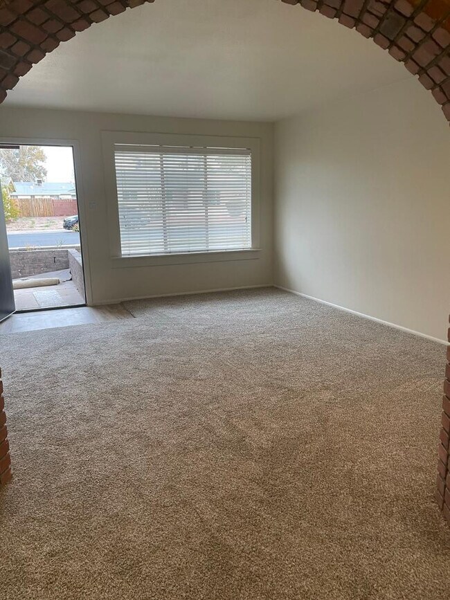 Building Photo - 531 E Laguna Dr