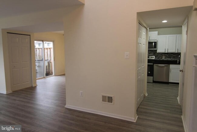 Building Photo - 9008 Sandalwood Dr