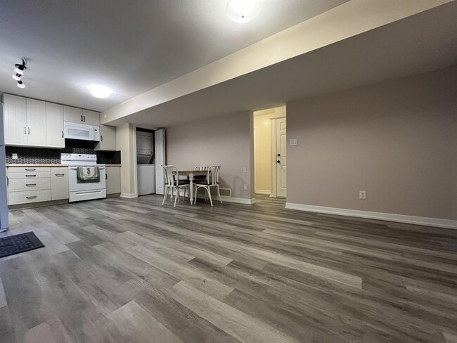 Building Photo - 46508 Lear Dr