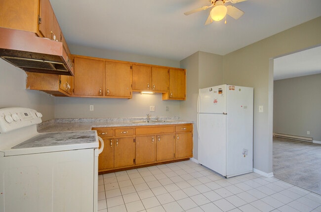 Building Photo - 24023 W Hazelcrest Dr