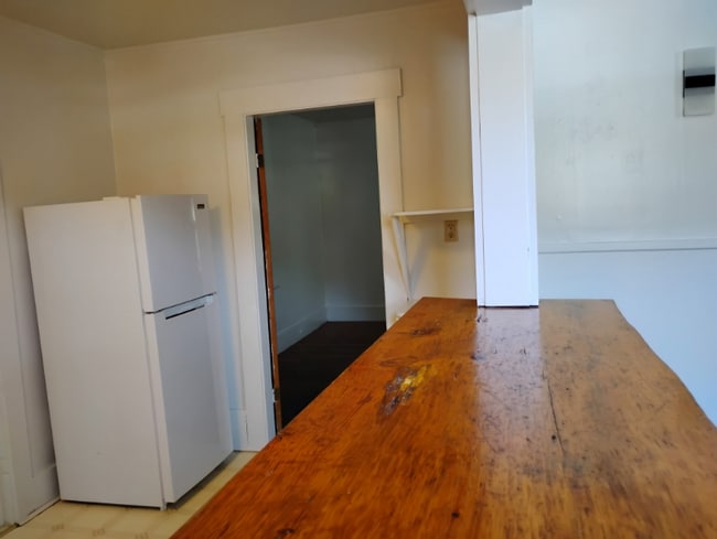 Building Photo - 1401 US-2