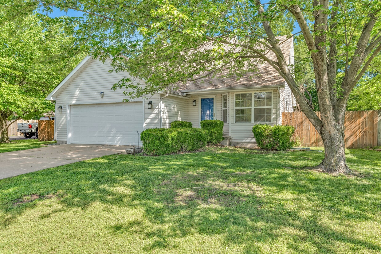 Foto principal - 1427 Logan Dr