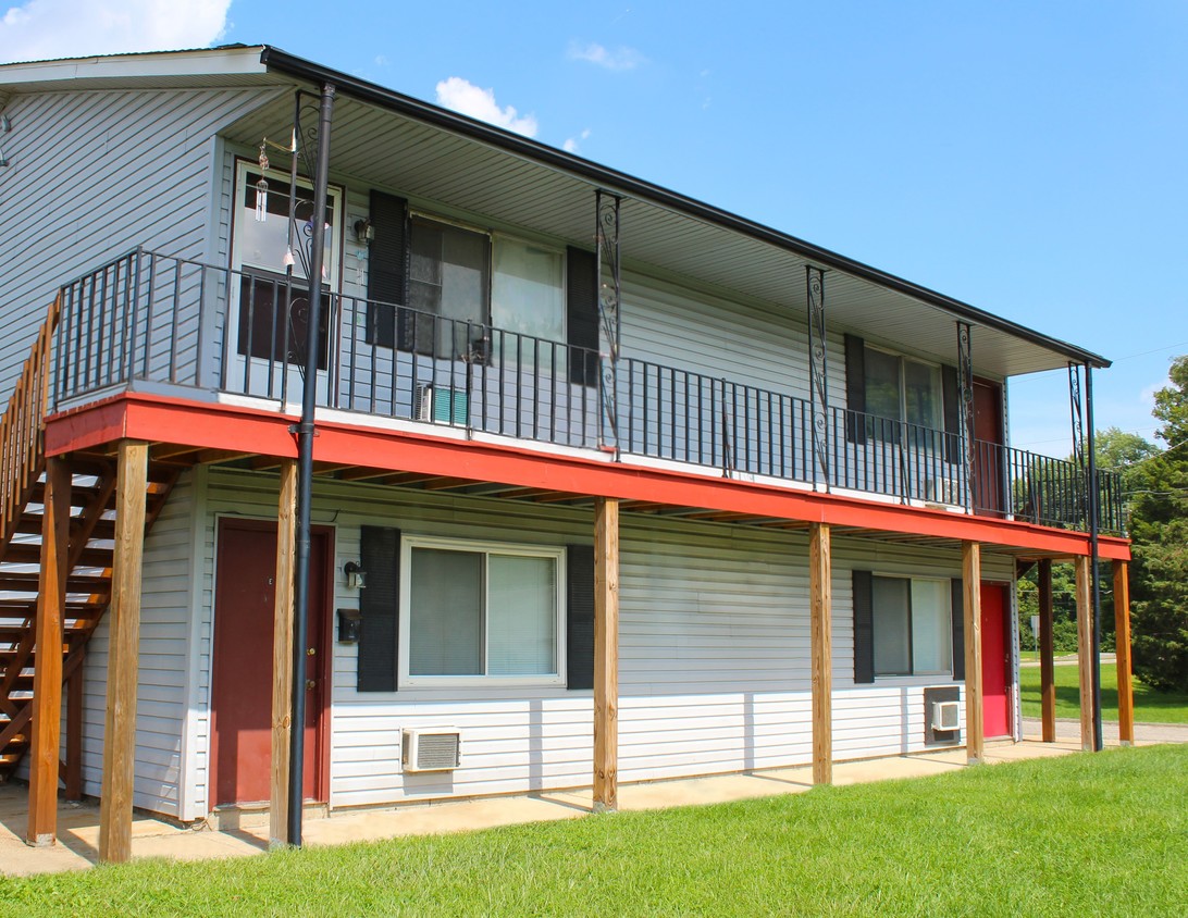 Colonial Village exterior - Colonial Village Apartments