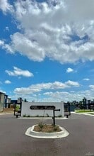 Building Photo - 9 S Links Dr