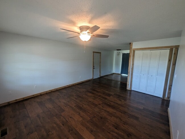 Building Photo - 167 SE 421st Rd