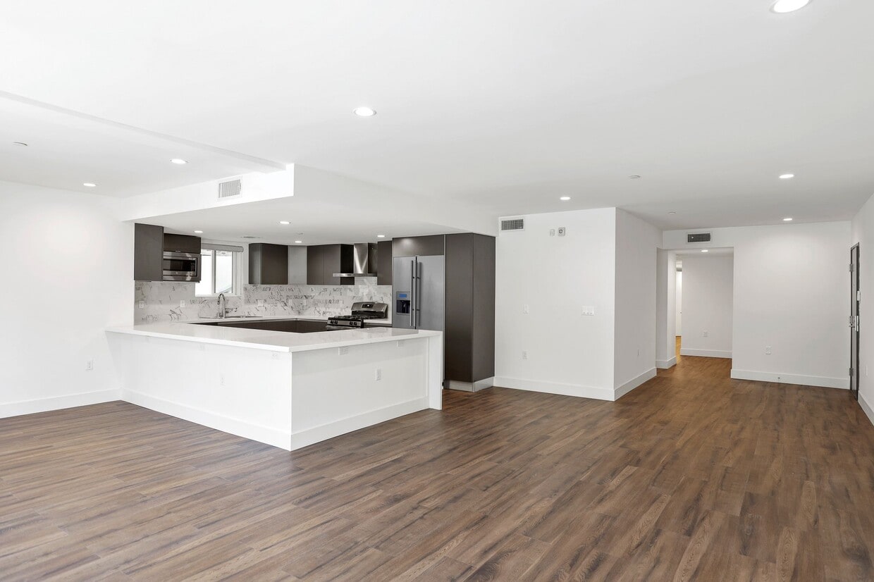 Primary Photo - 11813 Dorothy St