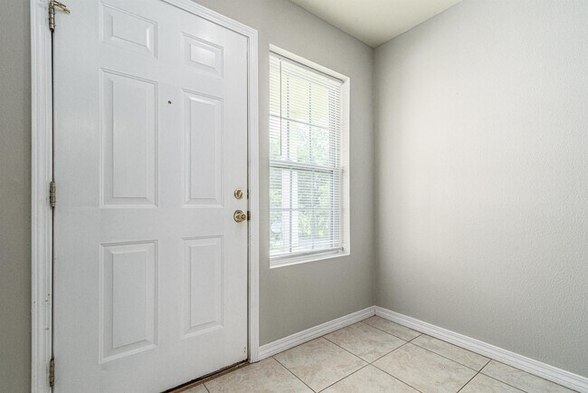 Foto del edificio - 100 Corwin Dr