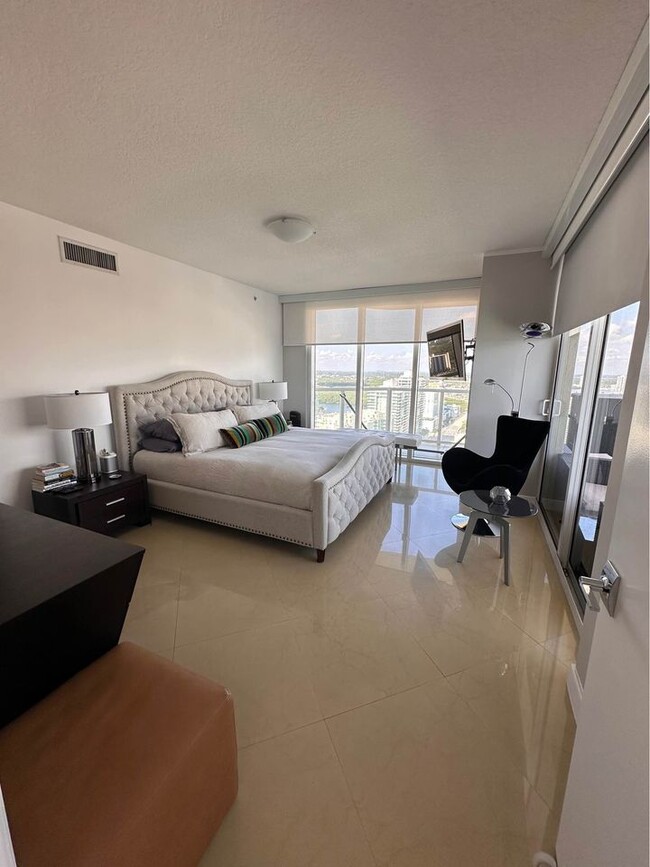 Foto del edificio - 16699 Collins Ave
