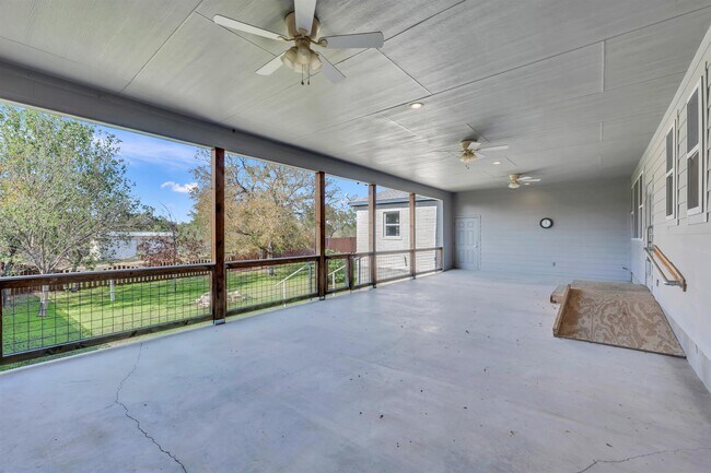 Building Photo - 625 Skyline Dr