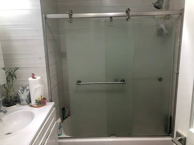 Building Photo - 46-25-25 Queens Blvd