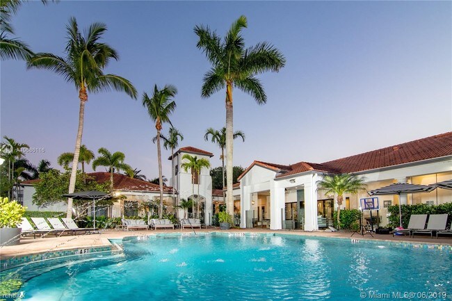 Foto del edificio - 2 br, 2 bath  - 833 University Blvd