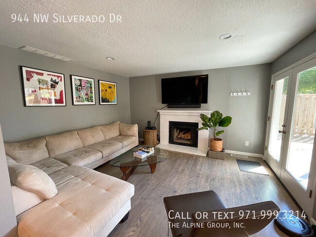 Building Photo - 944 NW Silverado Dr