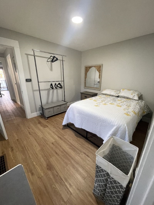 Building Photo - 1308 N Gladstone Ave