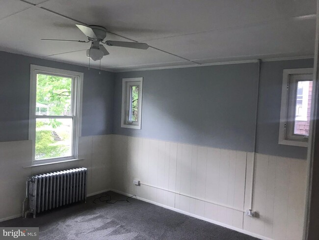 Building Photo - 3213 Howard Park Ave