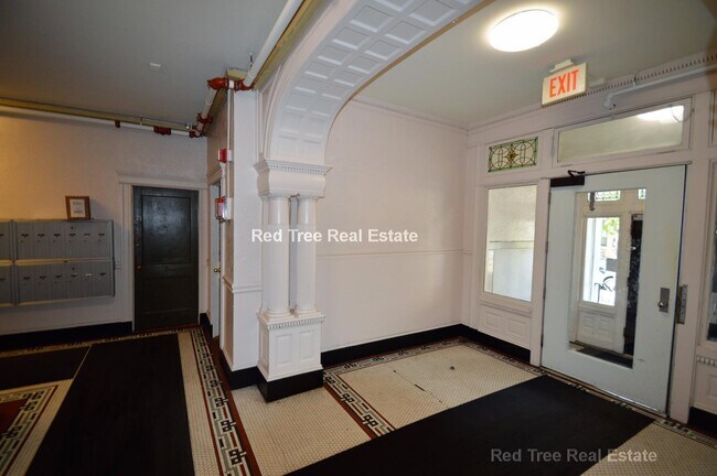 Building Photo - 46 Westland Ave