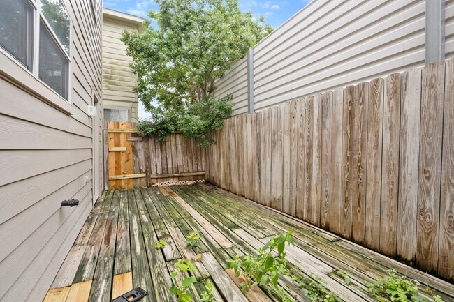 Building Photo - 11911 Chetman Dr