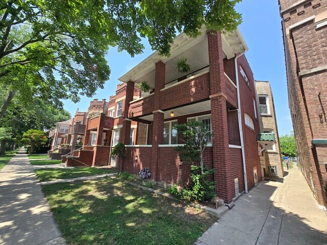 Building Photo - 5030 W Hutchinson St