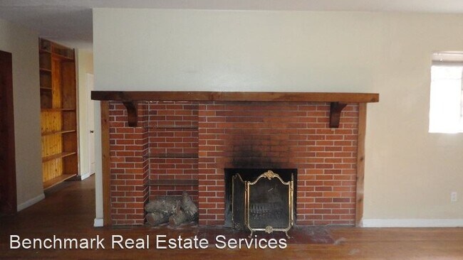 Building Photo - 3 br, 1 bath House - 2310 W. Tennessee St.