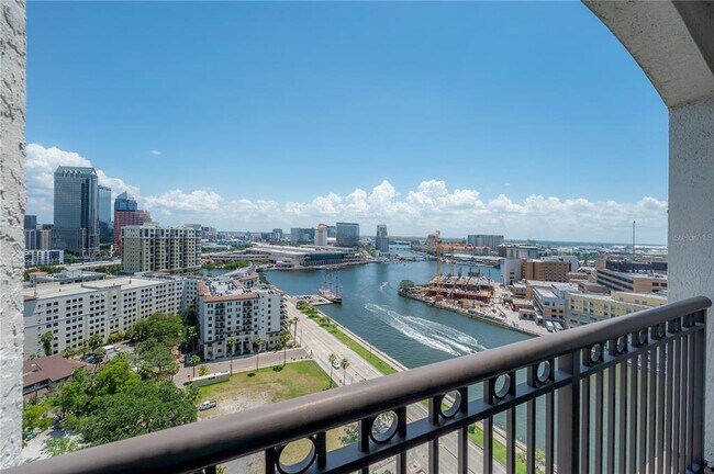 Foto del edificio - 345 Bayshore Blvd