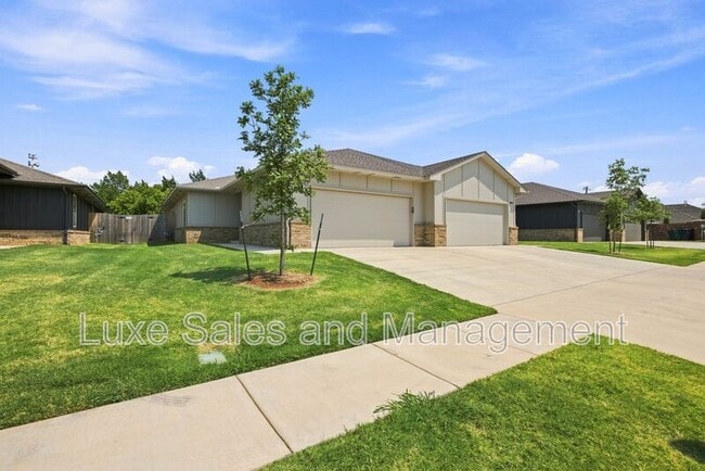 Photo - 10912 Oak Hollow Drive House