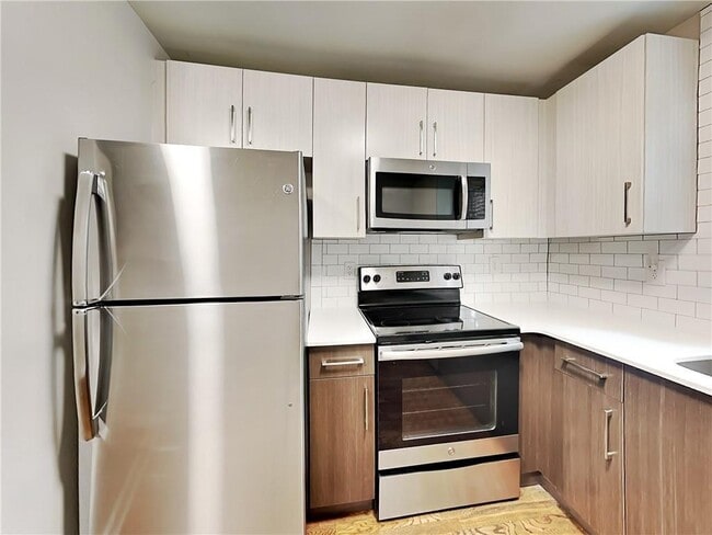Building Photo - 880 N Highland Ave NE