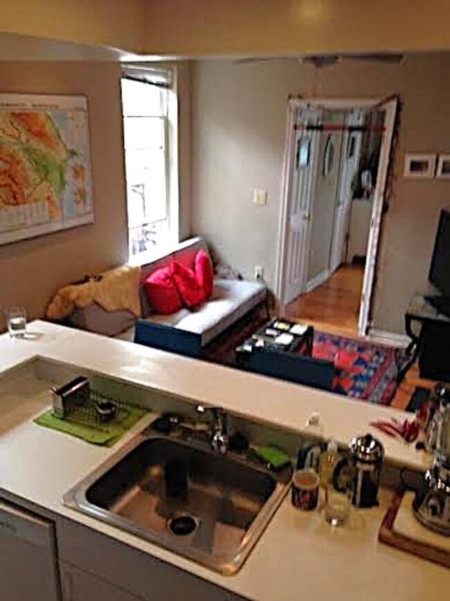 Building Photo - Charming 1BD/1BA Adam's Morgan Delight with Balcony, W/D